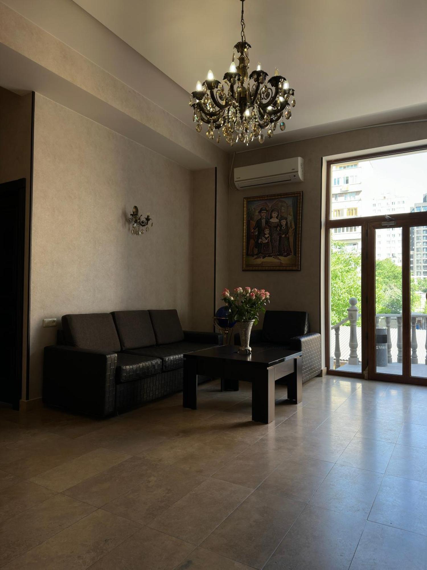 Eridana Hotel เยเรวาน ภายนอก รูปภาพ