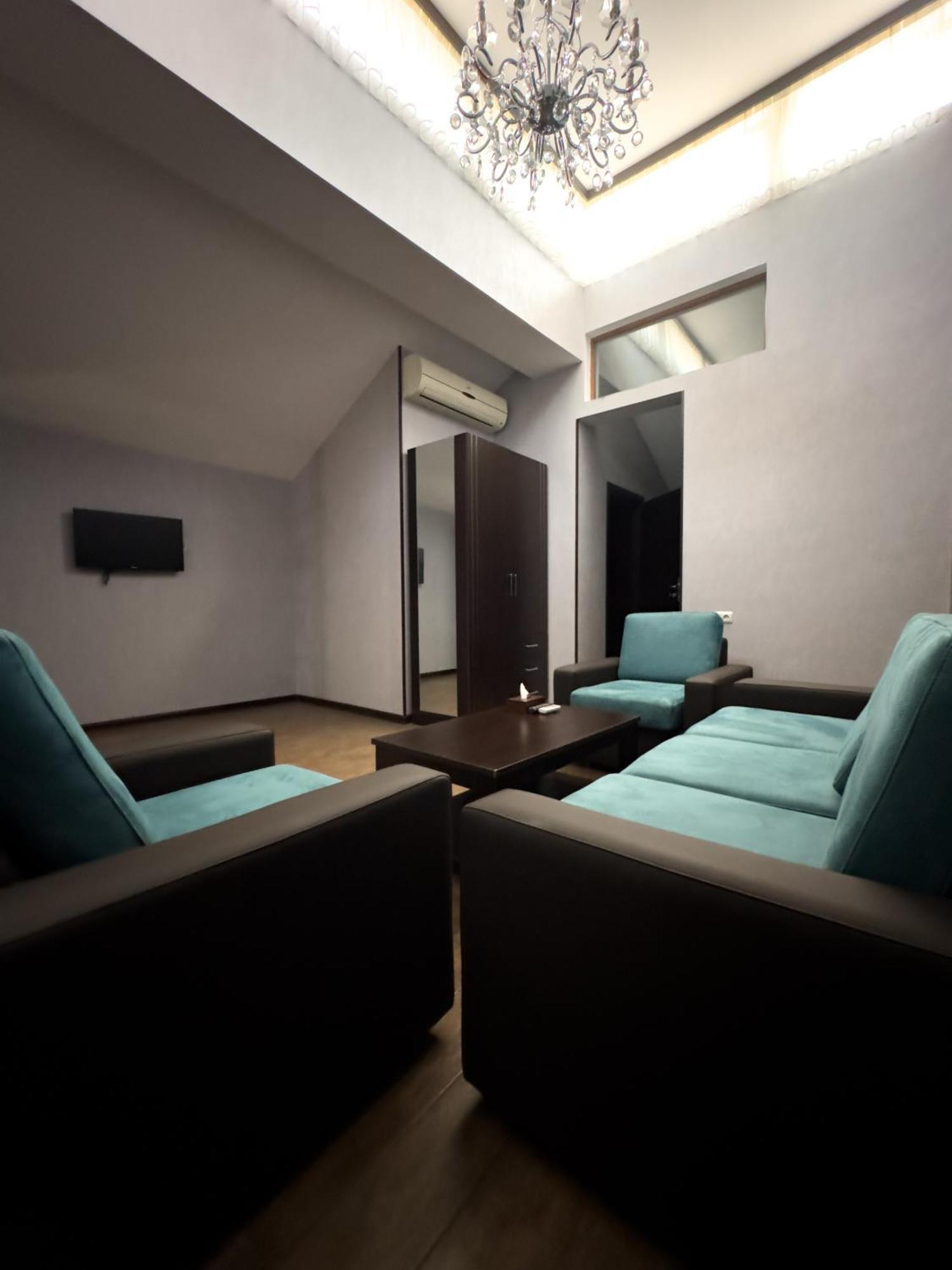 Eridana Hotel เยเรวาน ภายนอก รูปภาพ