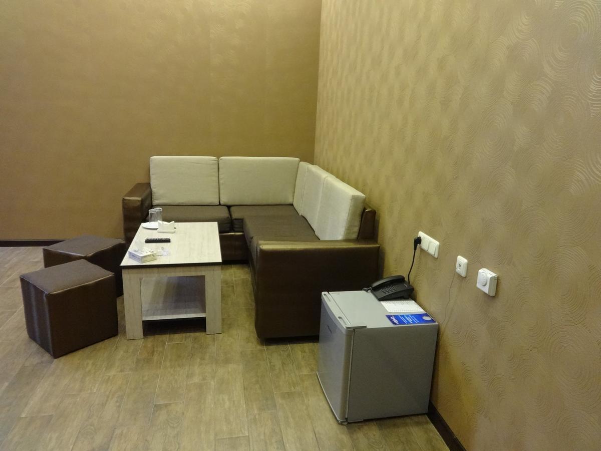 Eridana Hotel เยเรวาน ภายนอก รูปภาพ