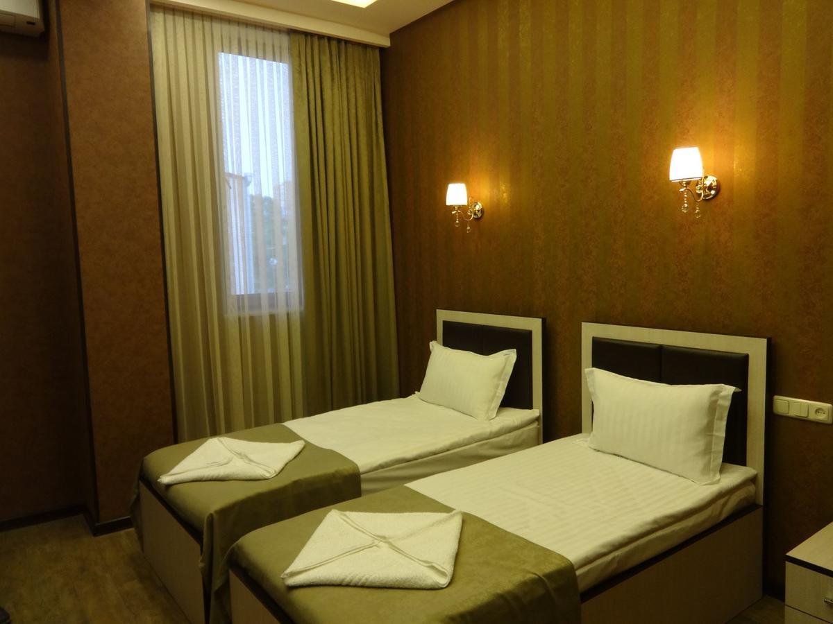 Eridana Hotel เยเรวาน ภายนอก รูปภาพ