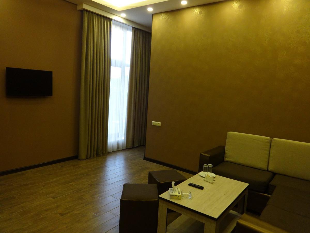 Eridana Hotel เยเรวาน ภายนอก รูปภาพ