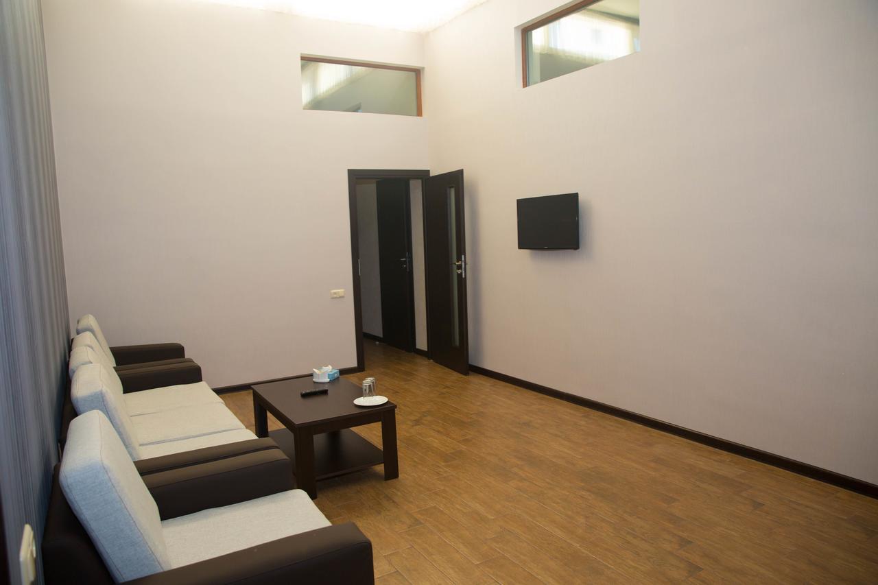 Eridana Hotel เยเรวาน ภายนอก รูปภาพ